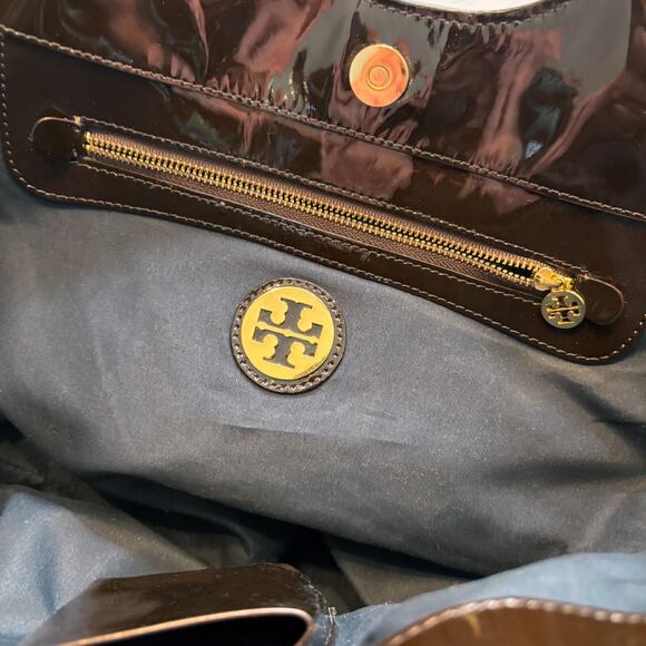 Tory Burch Perforated Logo Black Patent Leather Bombe Large Tote Handbag Purse - Picture 6 of 10